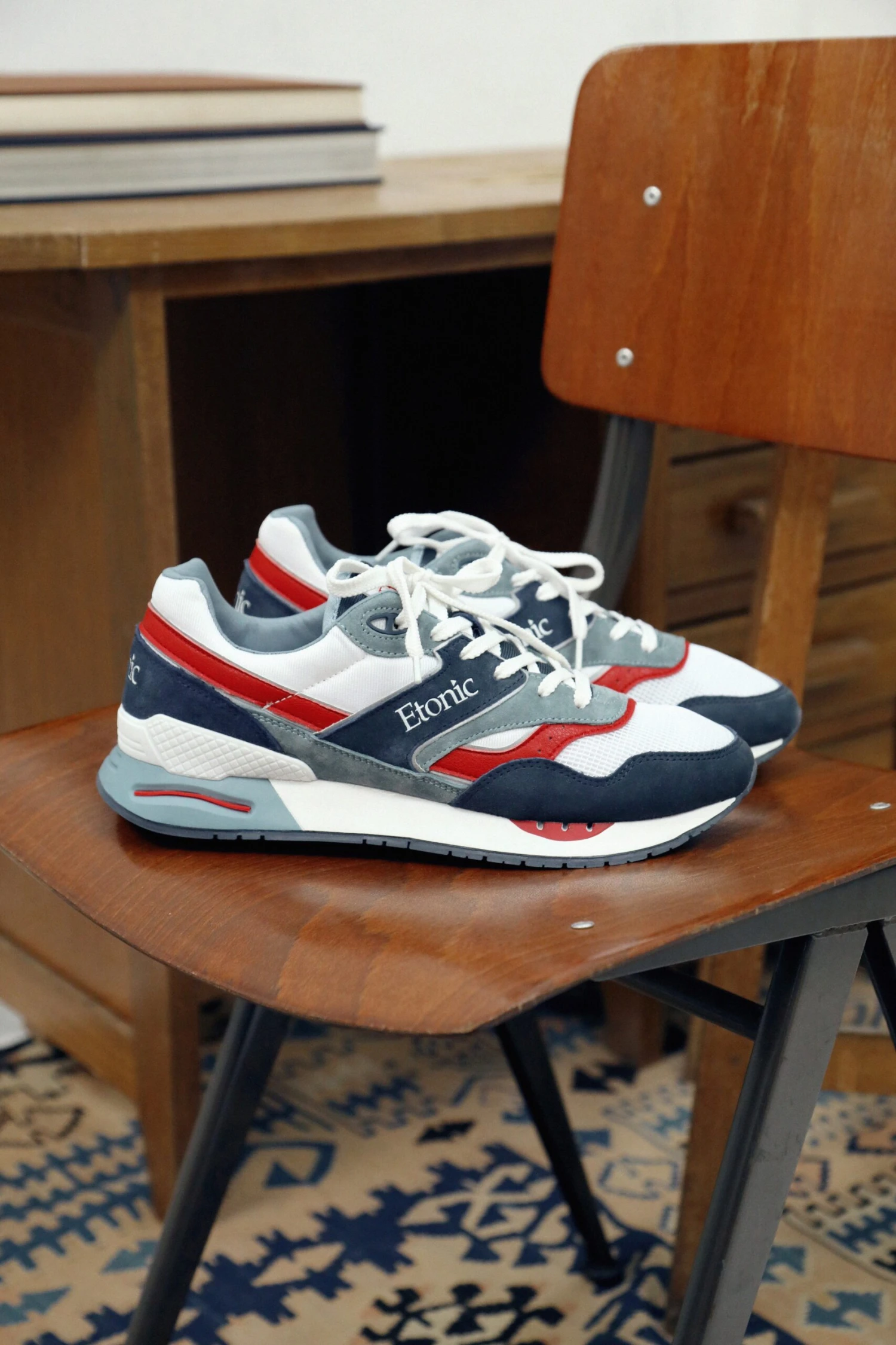 Basket Etonic Blanc Et Bleu 5 Basket Etonic Blanc Et Bleu – Image 3